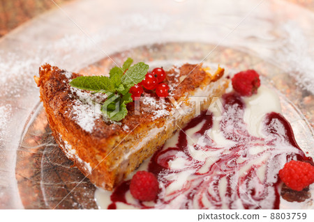 cake with berries 8803759