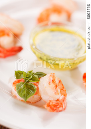 shrimps with sauce 8803768