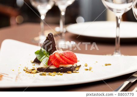 dessert with chocolate and strawberry 8803770