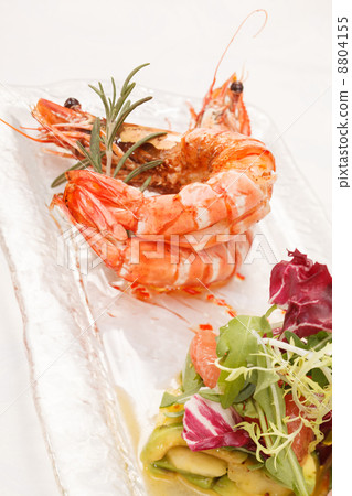 shrimps with salad 8804155