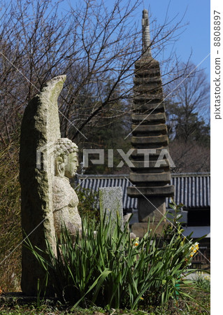 神宮吉石石佛和十三石塔 8808897