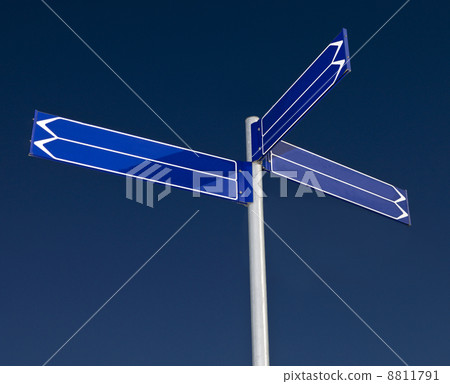 Blank signpost with six arrows 8811791