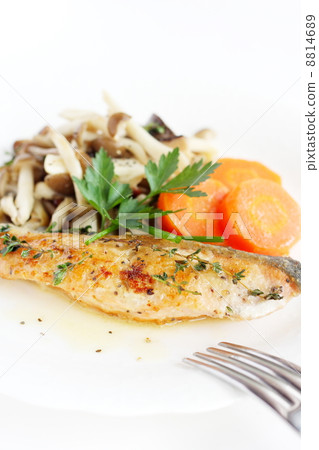 Salmon and mushroom herb sorties 8814689