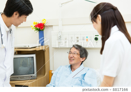 Doctors and patients in the hospital room Doctors and patients in the hospital room 8817166