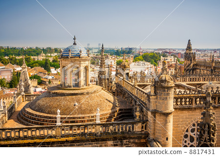 La Giralda in Sevilla 8817431