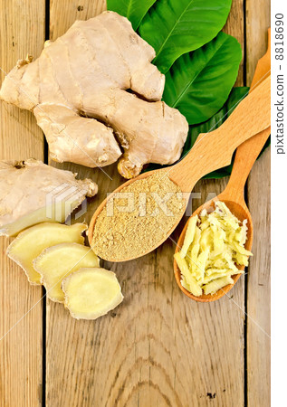Ginger powder and grated in the spoon with the root 8818690