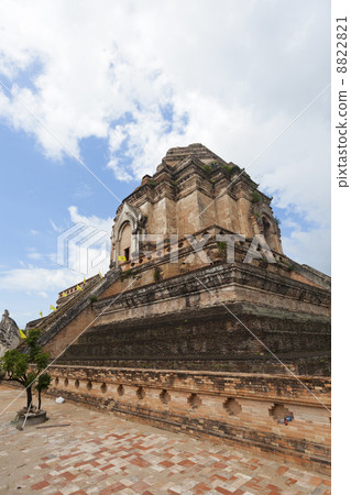 Wat Chedi Luang temple in Chiang Mai, Thailand. Wat Chedi Luang temple in Chiang Mai, Thailand. 8822821