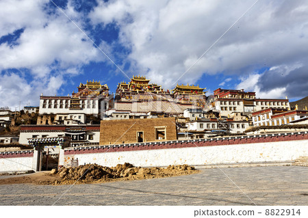 Ganden Sumtseling Monastery in Shangrila, Yunnan, China. 8822914