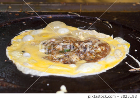 Fried egg with oysters in Chinese style 8823198