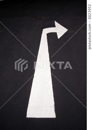 Turn right sign Turn right sign 8823952