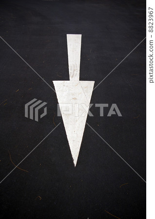 Move forward sign 8823967