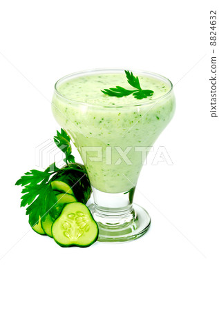 Yoghurt green with cucumber and parsley 8824632