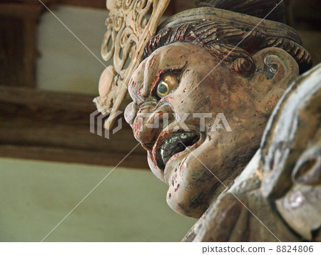 Buddha statue 8824806