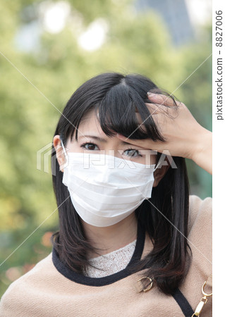 Female camera view below the mask 8827006