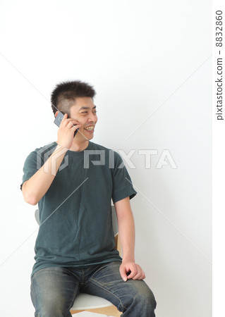 中年男子打電話 中年男子打電話 8832860