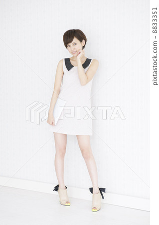 年輕的女士 年輕的女士 8833351