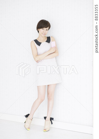 年輕的女士 年輕的女士 8833355