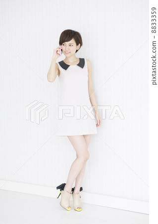 年輕的女士 年輕的女士 8833359