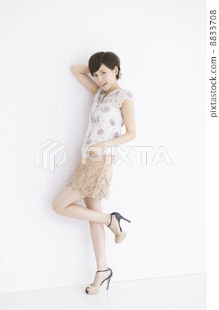 young woman      8833708
