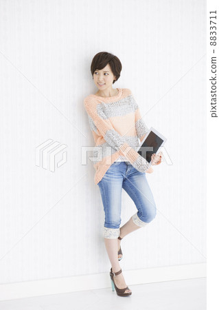 young woman      8833711