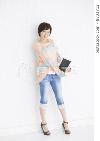 young woman young woman 8833712
