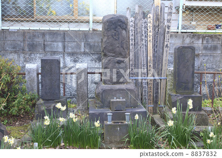Tombs of Akiho Takashima, Oyenji, Kinryuyama, Tokyo 8837832