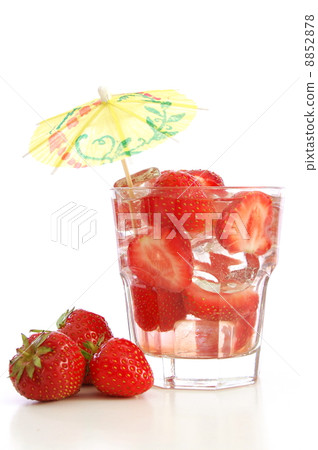 red cocktail 8852878