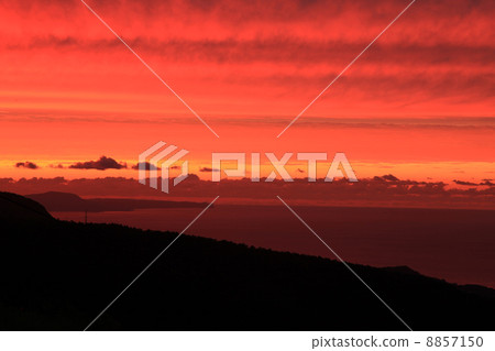 Otaru's bright red sunset 8857150
