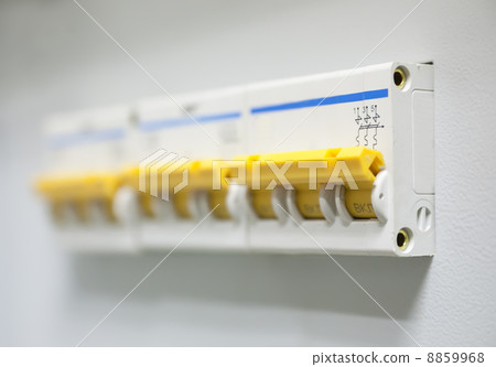 Circuit-breakers 8859968
