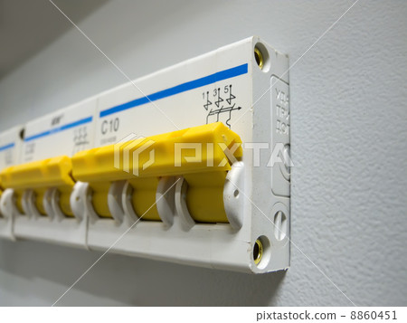 Circuit-breakers 8860451