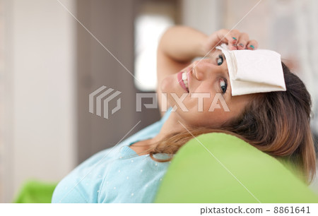 woman having headache woman having headache 8861641