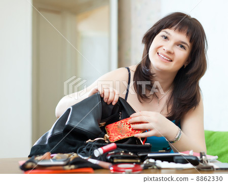 Ordinary woman can not finding anything in handbag Ordinary woman can not finding anything in handbag 8862330