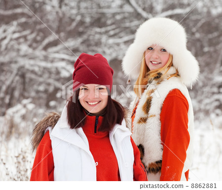 girls in winter 8862881