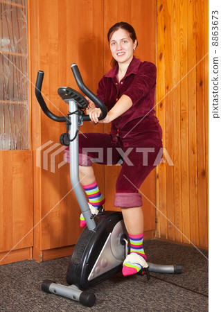 woman working out on exercycle 8863673