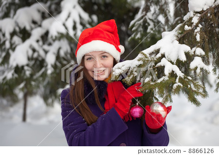 woman in Santa hat outdoor 8866126
