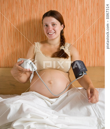 Pregnant woman measure blood pressure 8867314