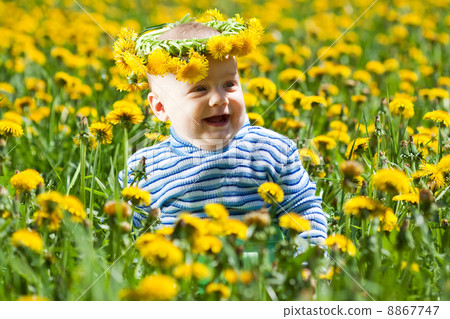 Little baby in flowers chaplet Little baby in flowers chaplet 8867747