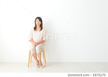 Middle-aged women 8878270