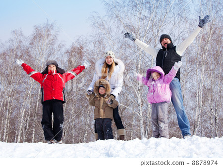 Family in winter park 8878974