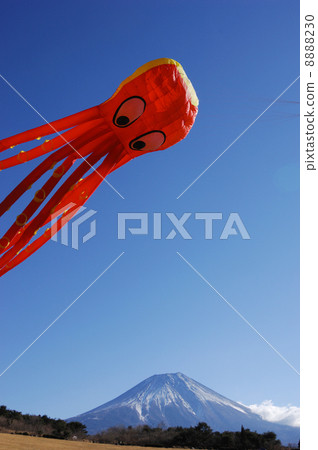 Great kites and Mt. Fuji Great kites and Mt. Fuji 8888230