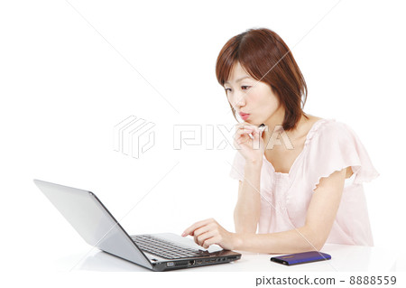 一個女人享受互聯網 8888559