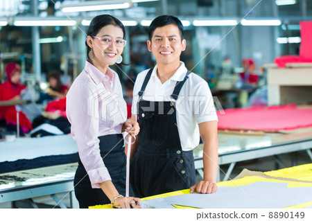 Production manager and designer in Asian factory 8890149