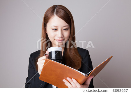 西裝女 8892657