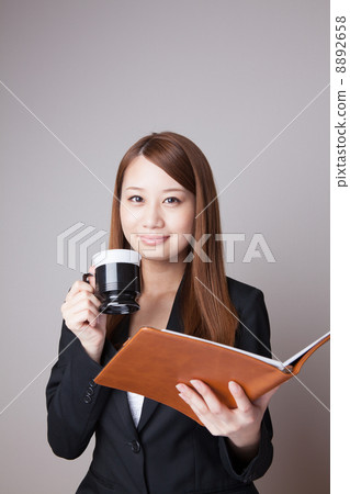 西裝女 8892658