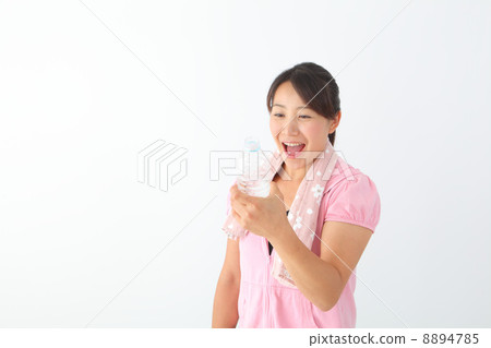 Women exercising 8894785