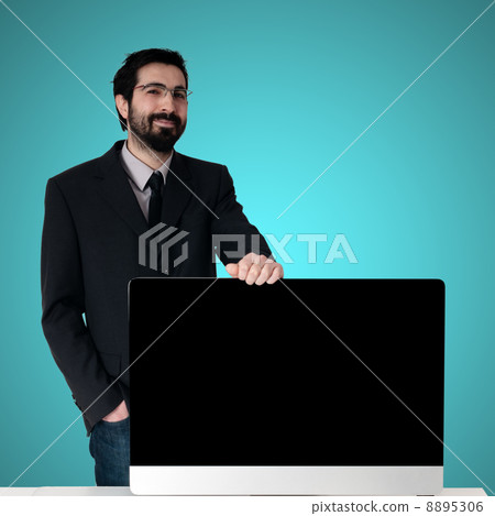 8895306
