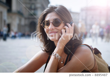 8895487