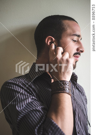 8896753