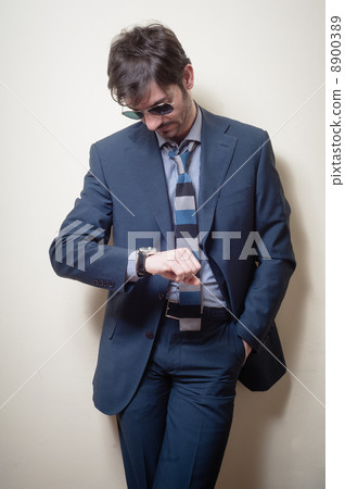 8900389