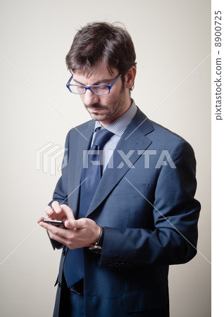 8900725